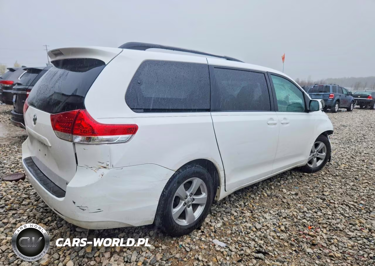 2013 Toyota Sienna Le VIN:5TDKK3DC3DS308694 - 3