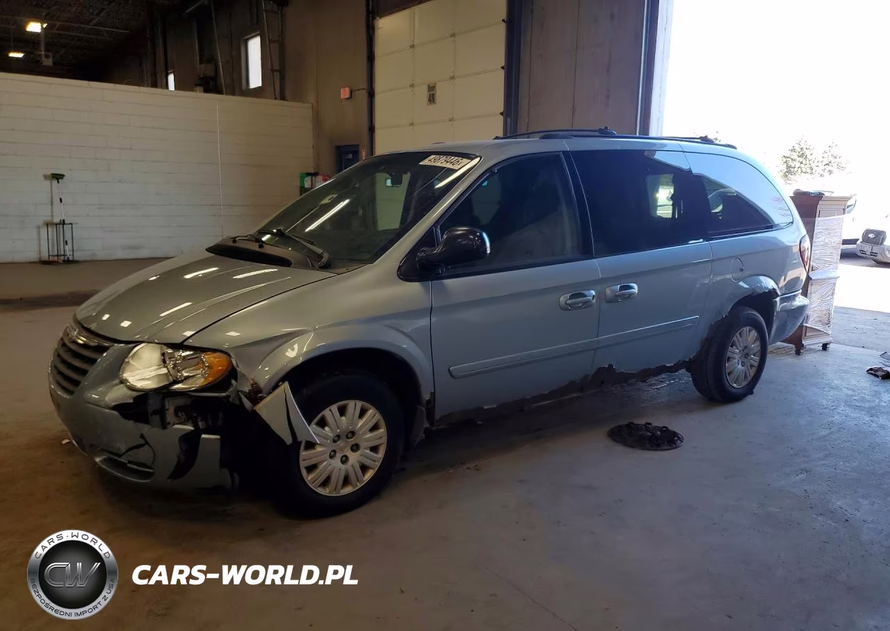 2005 Chrysler Town & Country Lx