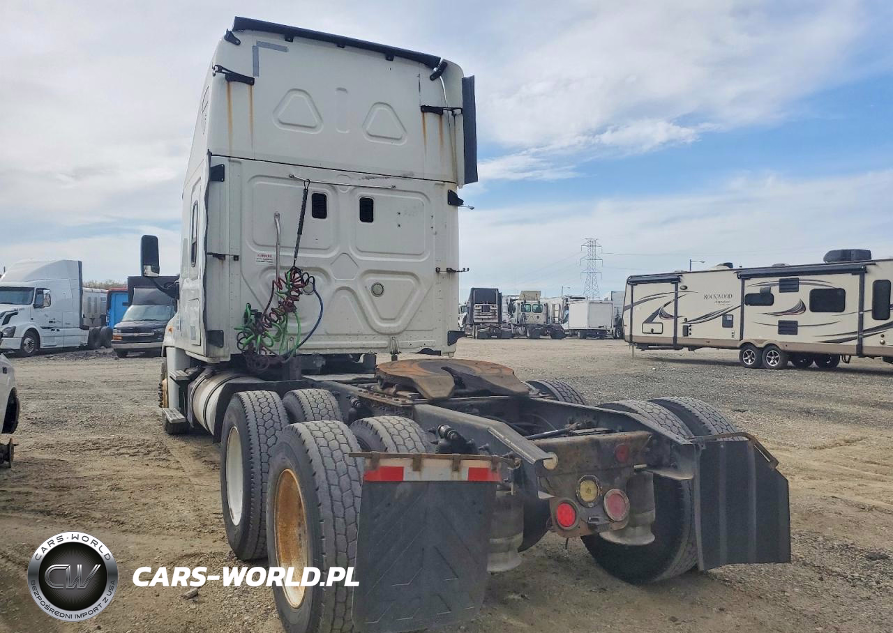 2016 Freightliner Cascadia 1 - Semi Truck VIN:3AKJGLD52GSHA6866 - 3