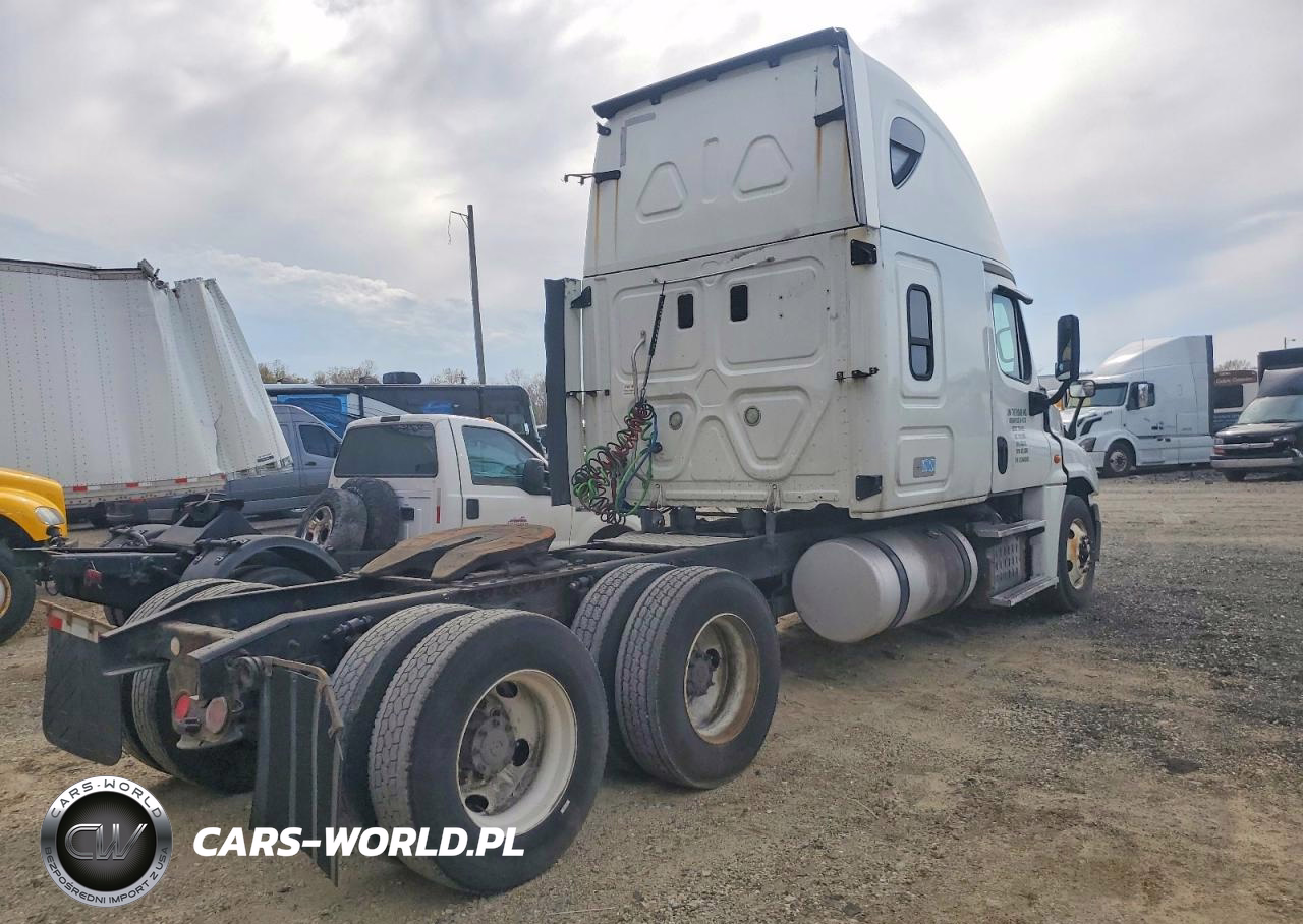 2016 Freightliner Cascadia 1 - Semi Truck VIN:3AKJGLD52GSHA6866 - 4
