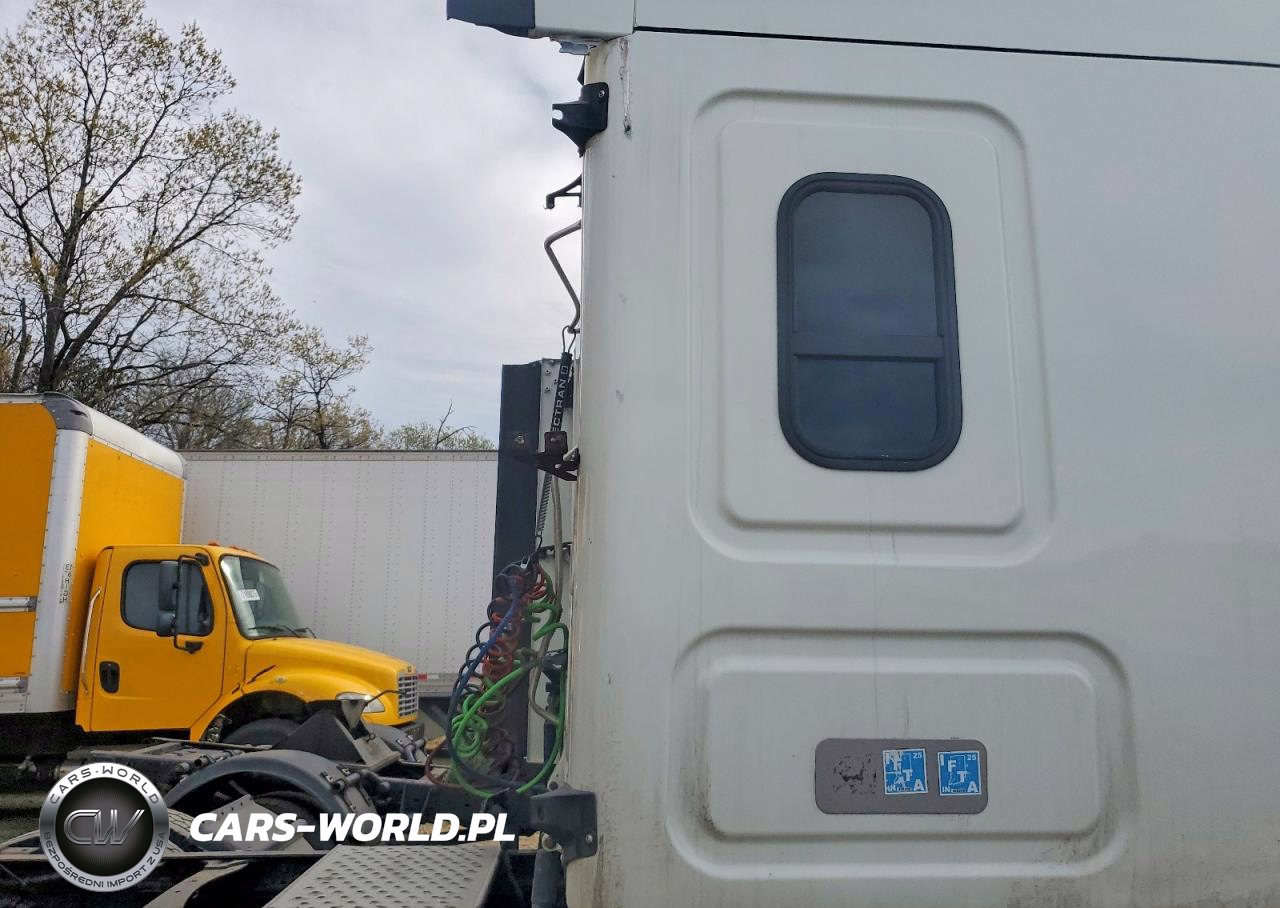 2016 Freightliner Cascadia 1 - Semi Truck VIN:3AKJGLD52GSHA6866 - 9