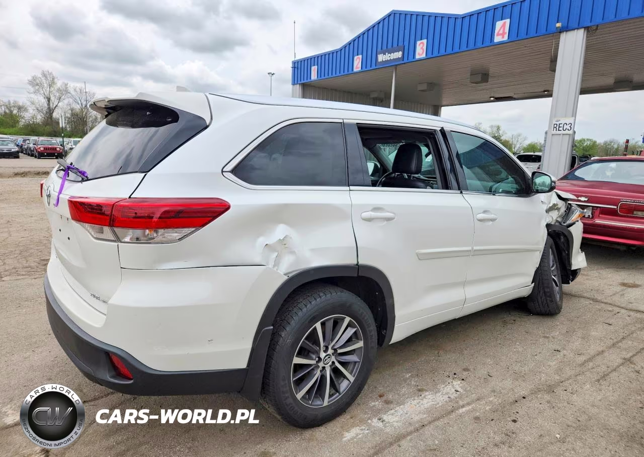 2018 Toyota Highlander Xle VIN:5TDJZRFHXJS816028 - 3