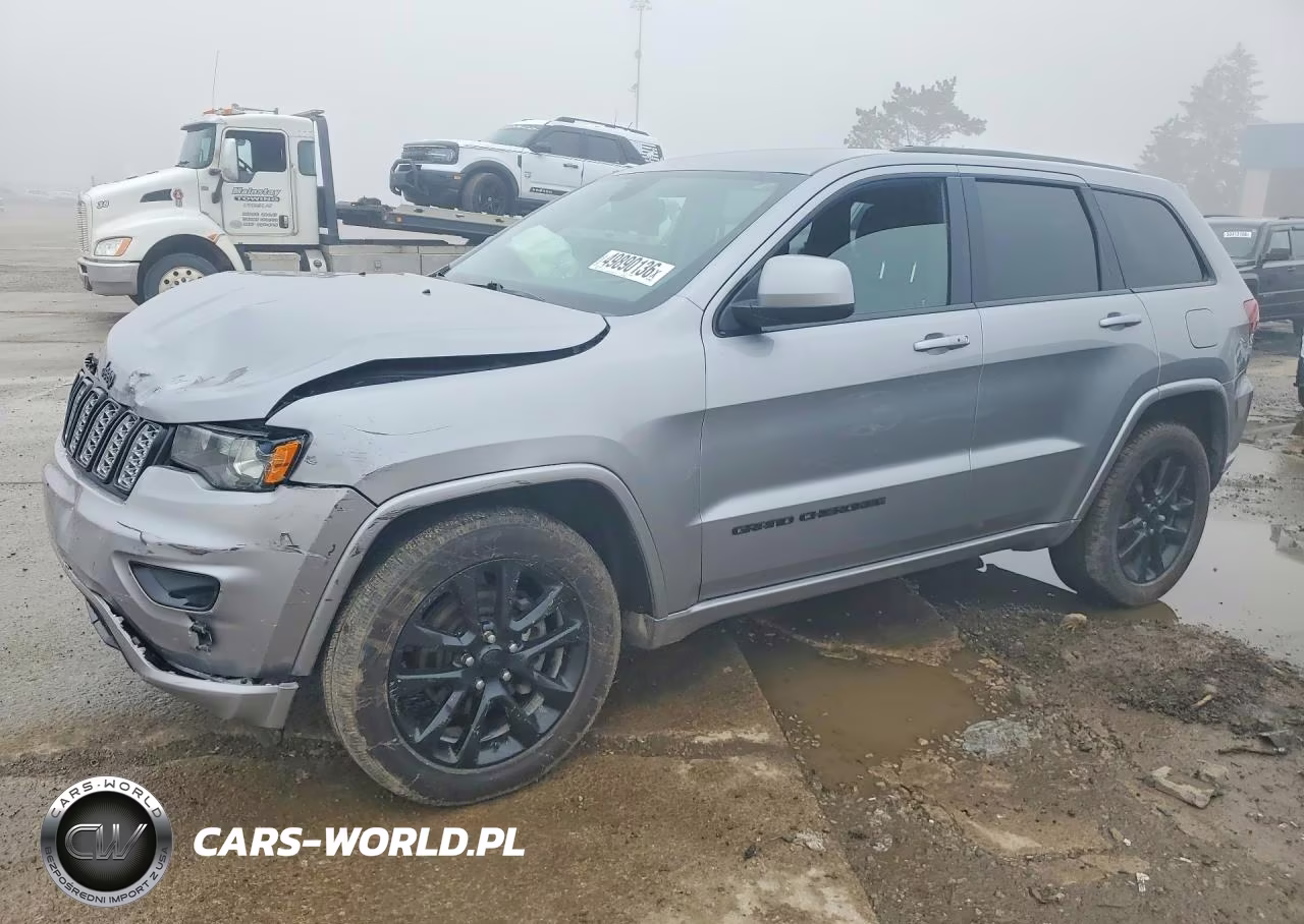 2018 Jeep Grand Cherokee Laredo VIN:1C4RJFAG5JC360478 - 1