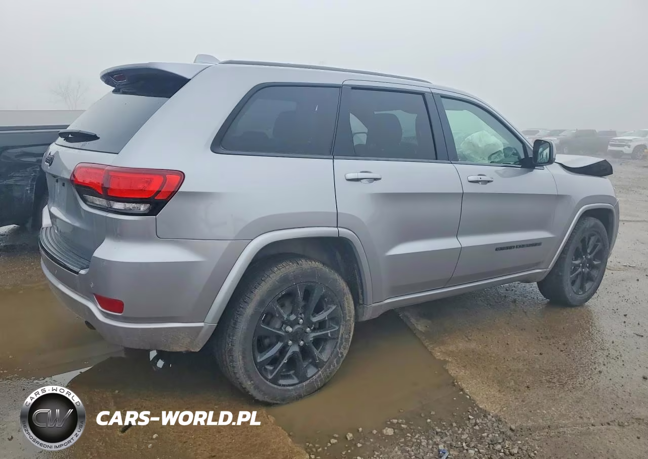 2018 Jeep Grand Cherokee Laredo VIN:1C4RJFAG5JC360478 - 3