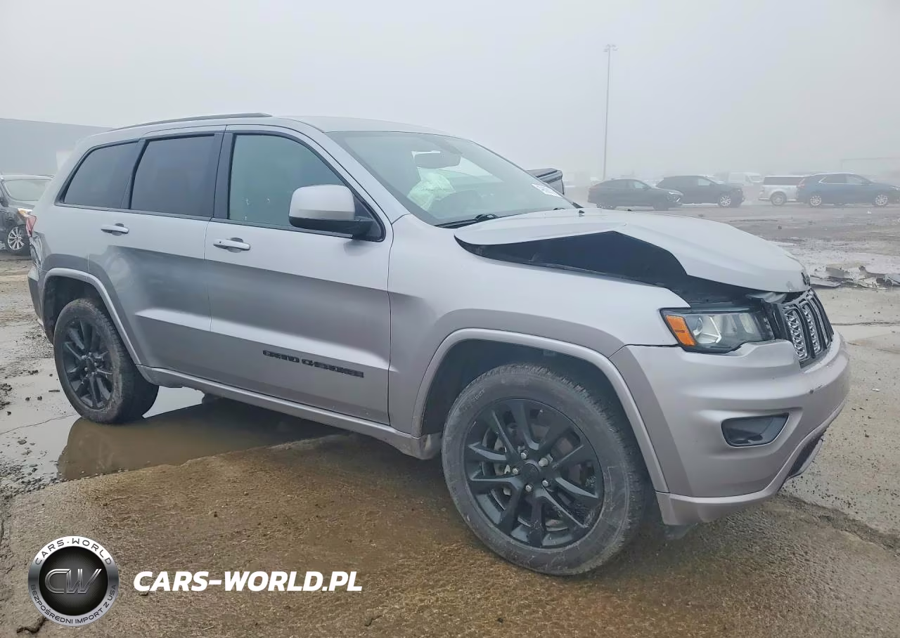2018 Jeep Grand Cherokee Laredo VIN:1C4RJFAG5JC360478 - 4