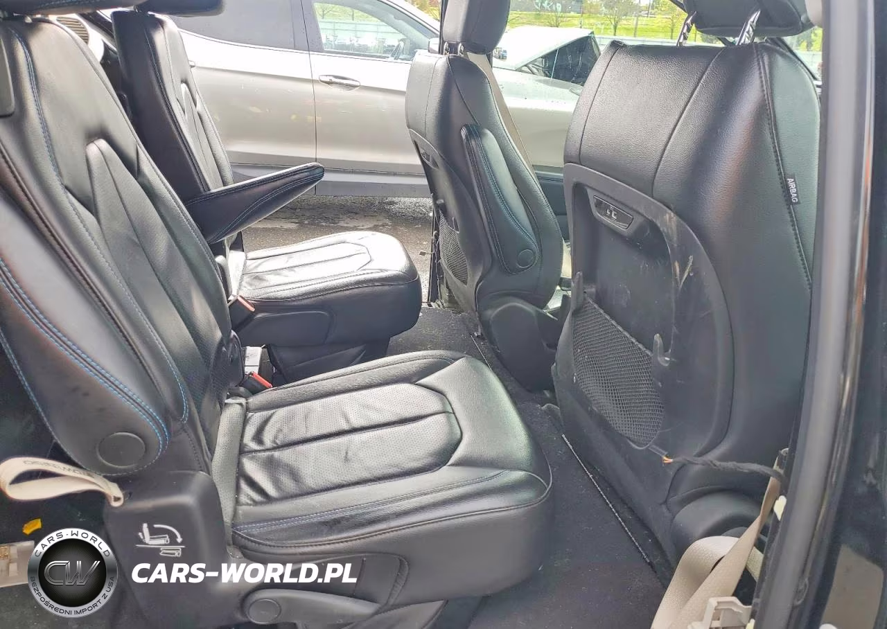2021 Chrysler Pacifica Touring L VIN:2C4RC1BG5MR588908 - 10