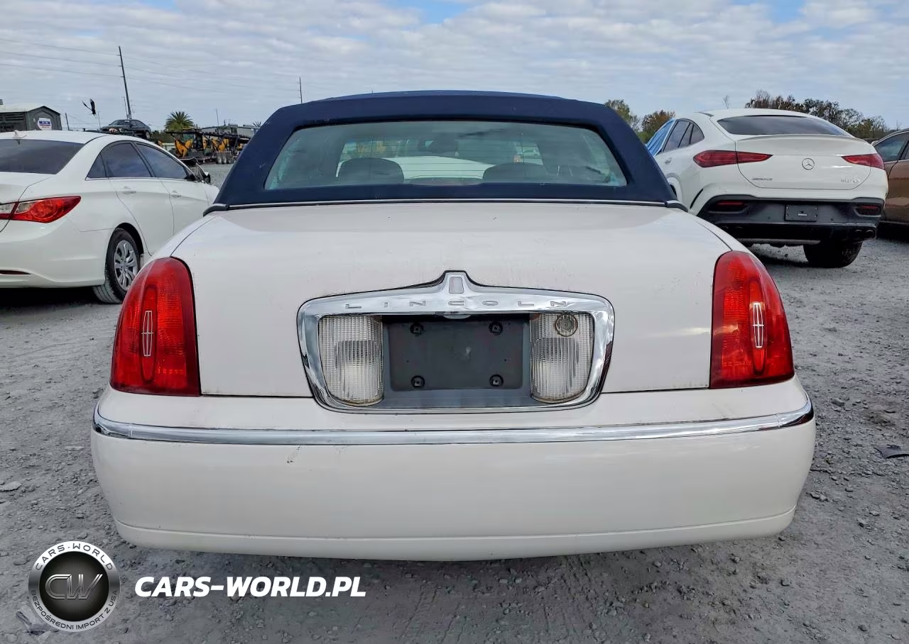 1999 Lincoln Town Car Signature VIN:1LNHM82W9XY648290 - 6