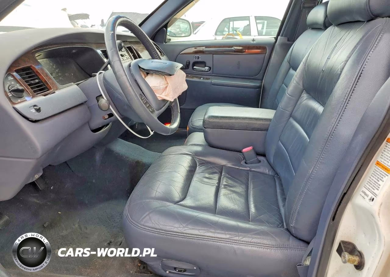 1999 Lincoln Town Car Signature VIN:1LNHM82W9XY648290 - 7