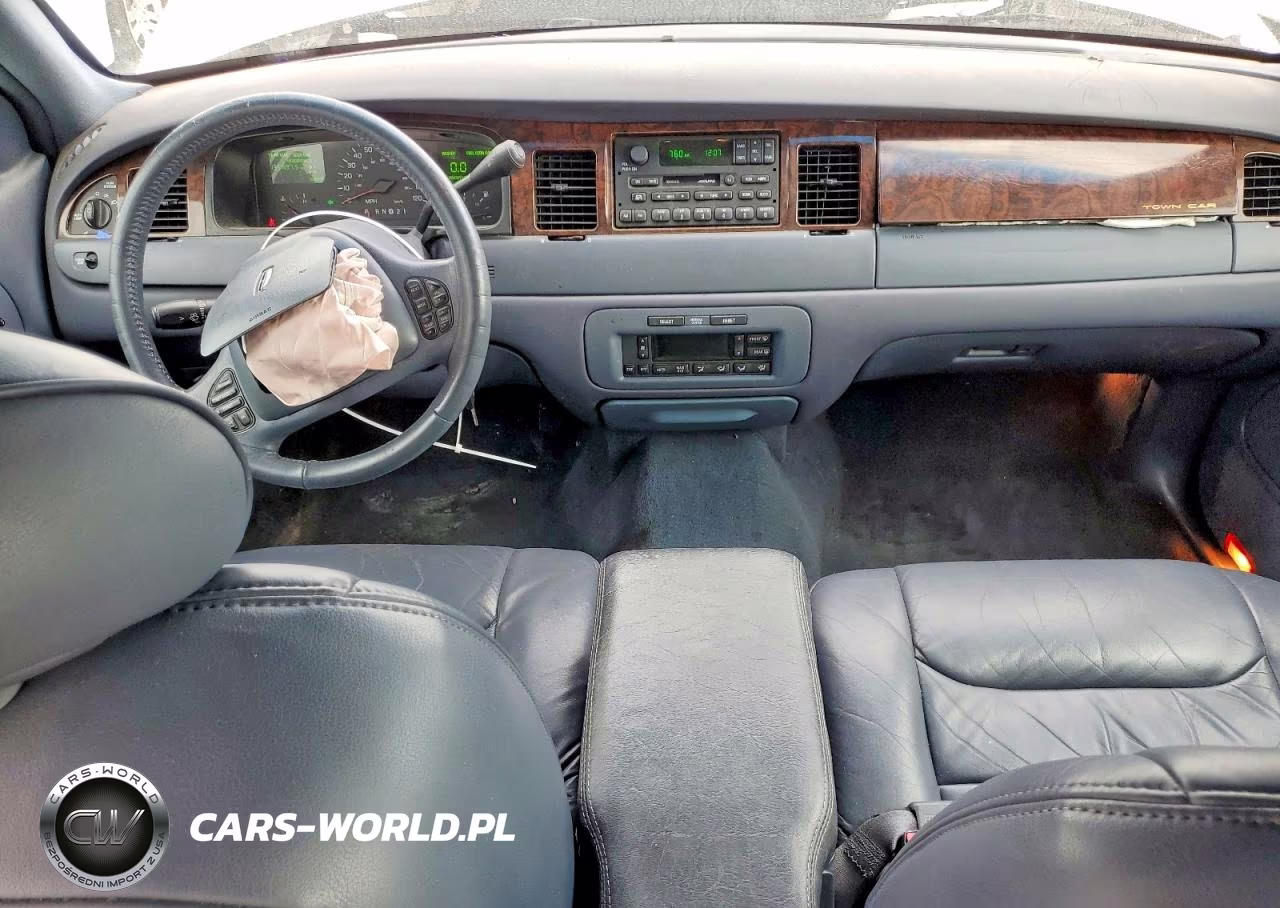 1999 Lincoln Town Car Signature VIN:1LNHM82W9XY648290 - 8
