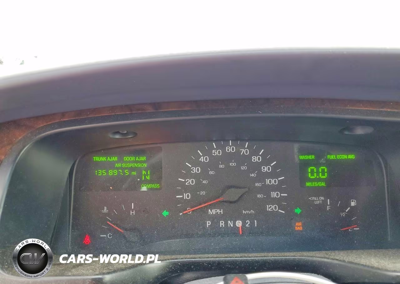1999 Lincoln Town Car Signature VIN:1LNHM82W9XY648290 - 9
