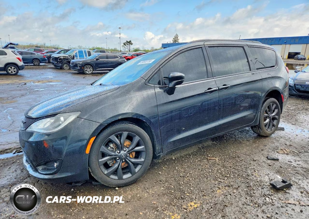 2018 Chrysler Pacifica Touring L Plus