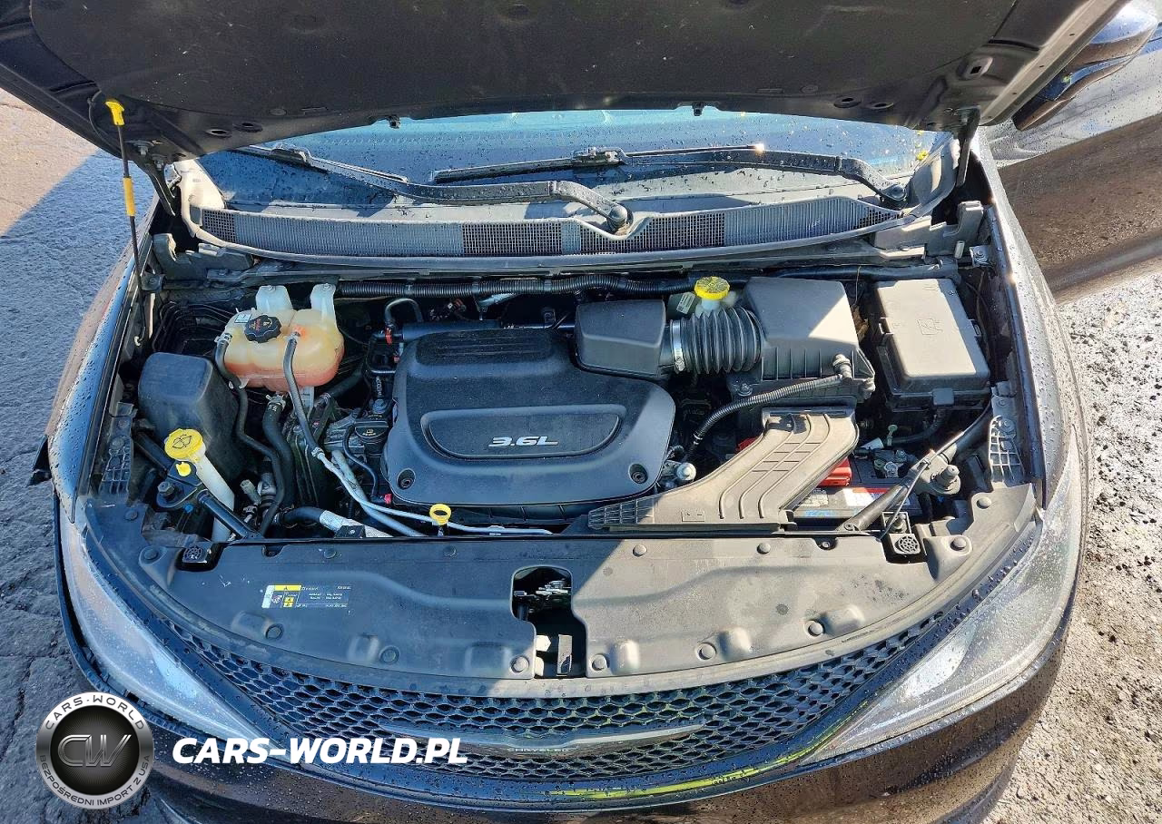 2018 Chrysler Pacifica Touring L Plus VIN:2C4RC1EG1JR237579 - 12