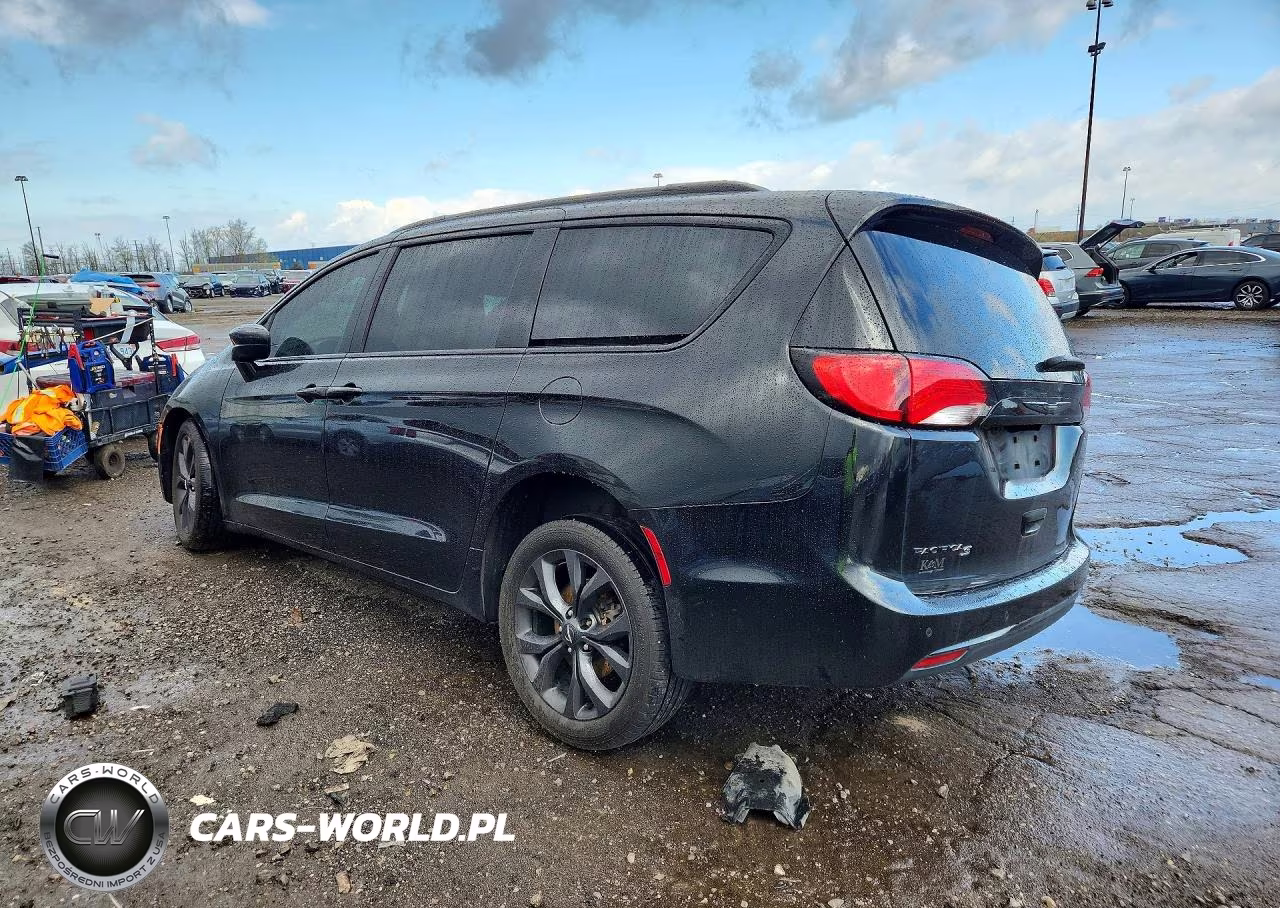 2018 Chrysler Pacifica Touring L Plus VIN:2C4RC1EG1JR237579 - 2