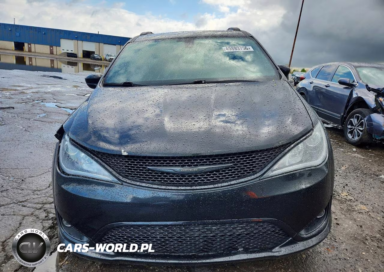 2018 Chrysler Pacifica Touring L Plus VIN:2C4RC1EG1JR237579 - 5