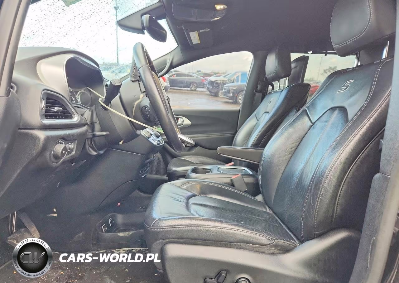 2018 Chrysler Pacifica Touring L Plus VIN:2C4RC1EG1JR237579 - 7