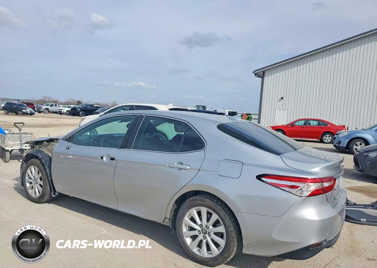 2019 Toyota Camry Le VIN:4T1B11HK1KU226332 - 2