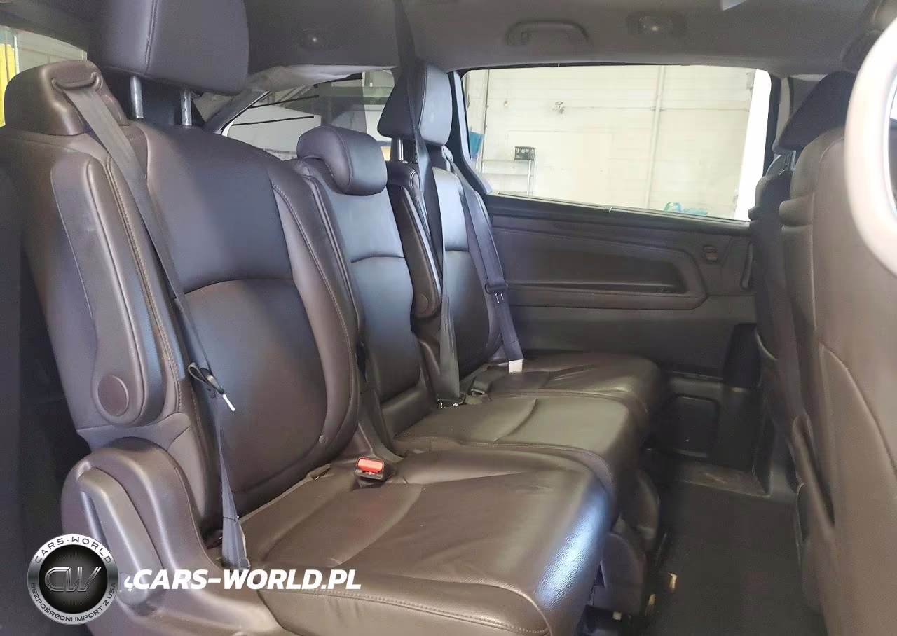 2018 Honda Odyssey Elite VIN:5FNRL6H98JB050796 - 11