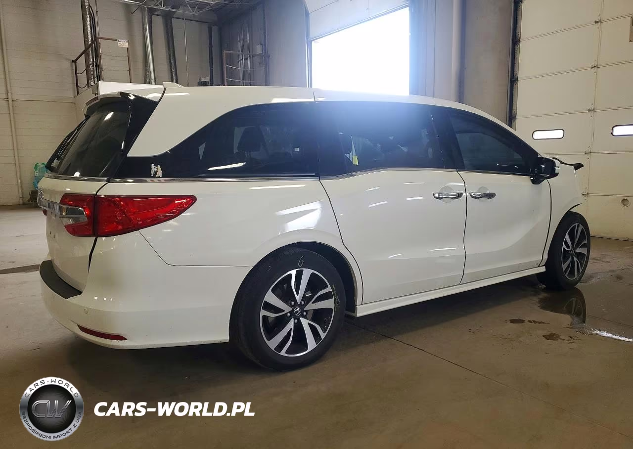 2018 Honda Odyssey Elite VIN:5FNRL6H98JB050796 - 3