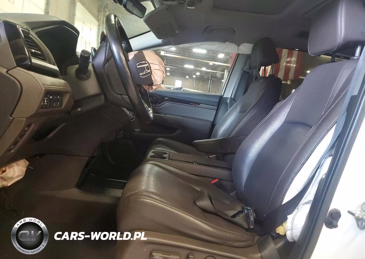 2018 Honda Odyssey Elite VIN:5FNRL6H98JB050796 - 7