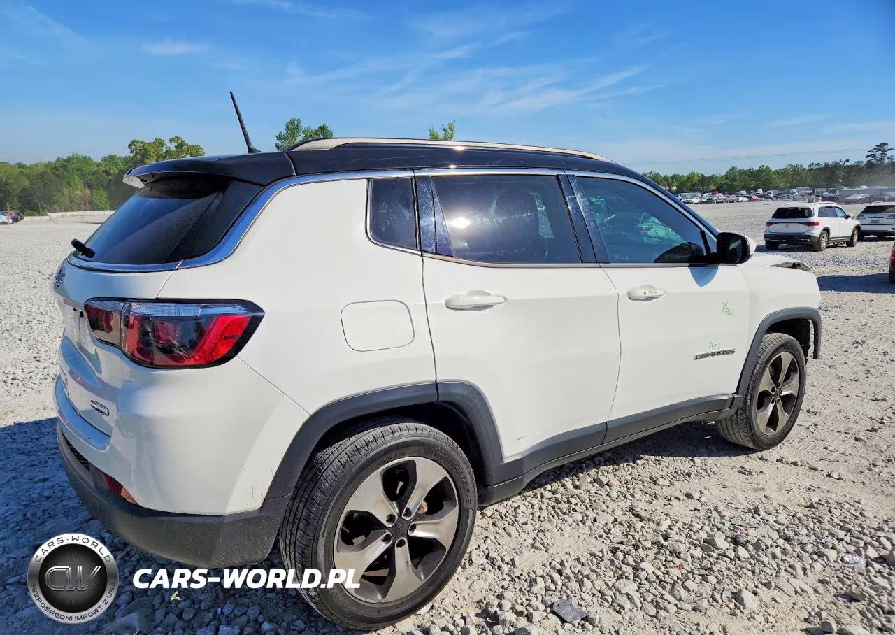 2018 Jeep Compass Latitude VIN:3C4NJDBB5JT231036 - 3