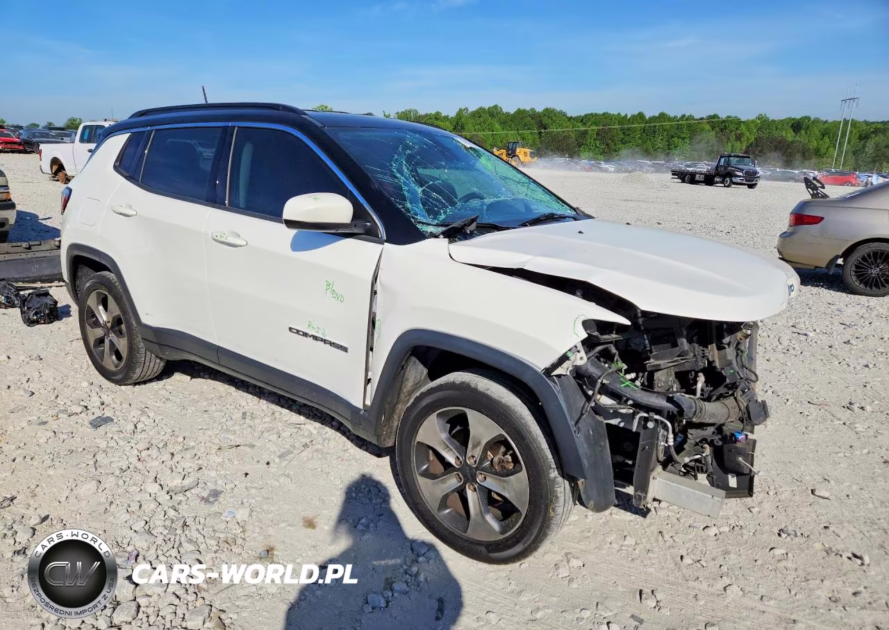 2018 Jeep Compass Latitude VIN:3C4NJDBB5JT231036 - 4