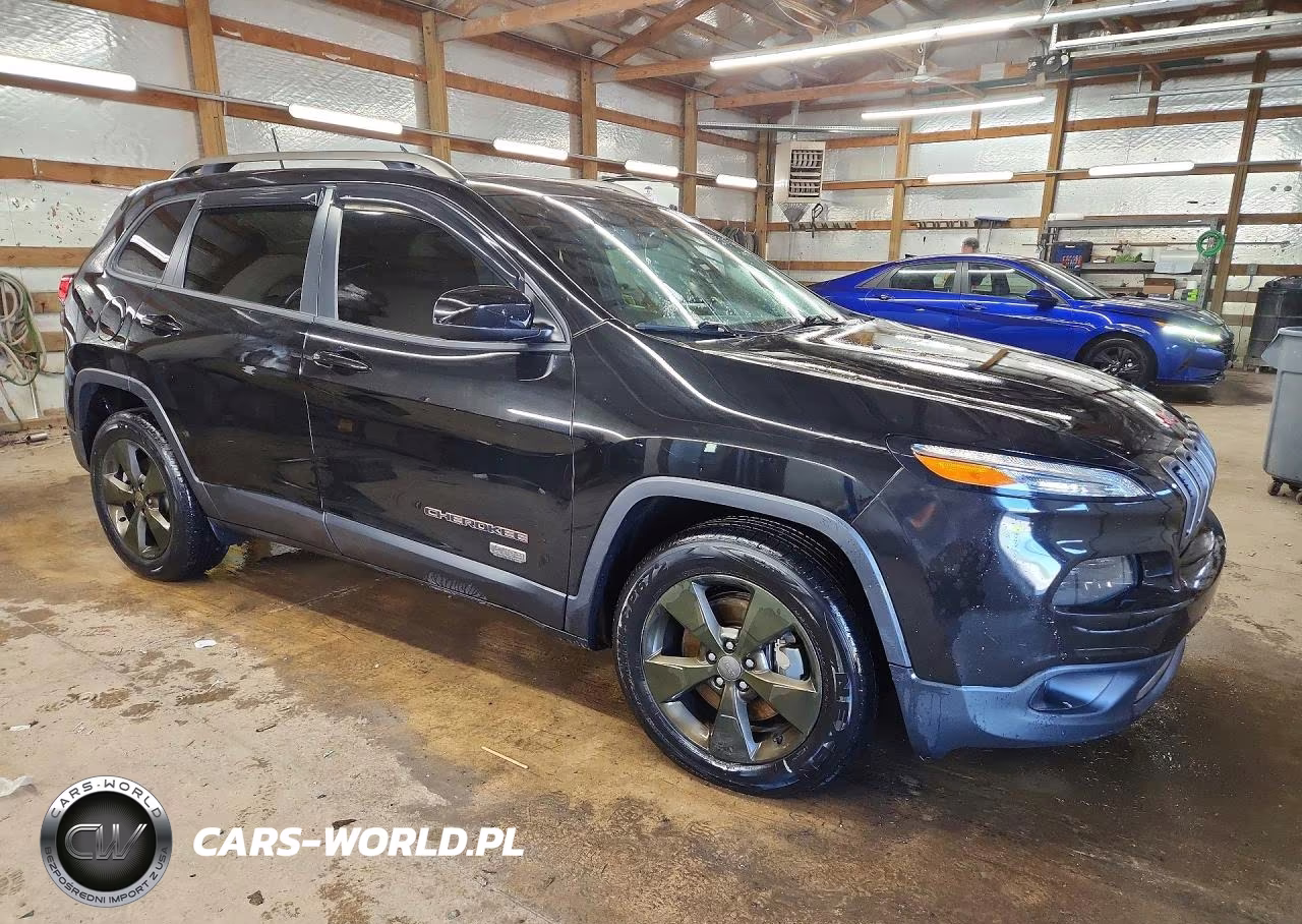 2017 Jeep Cherokee Latitude VIN:1C4PJMCS9HW530993 - 4