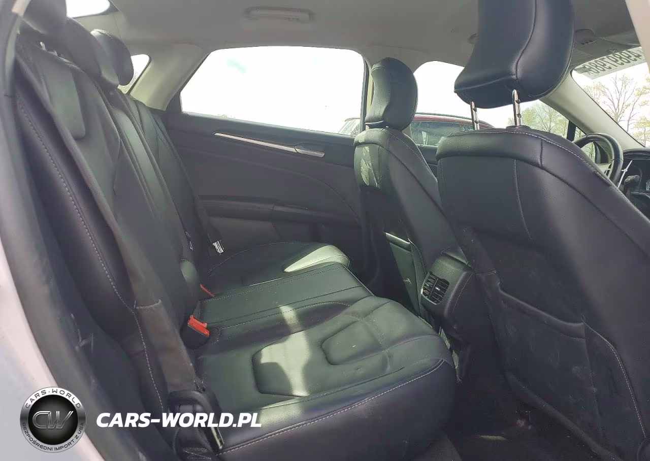 2019 Ford Fusion Titanium VIN:3FA6P0SU1KR258526 - 10