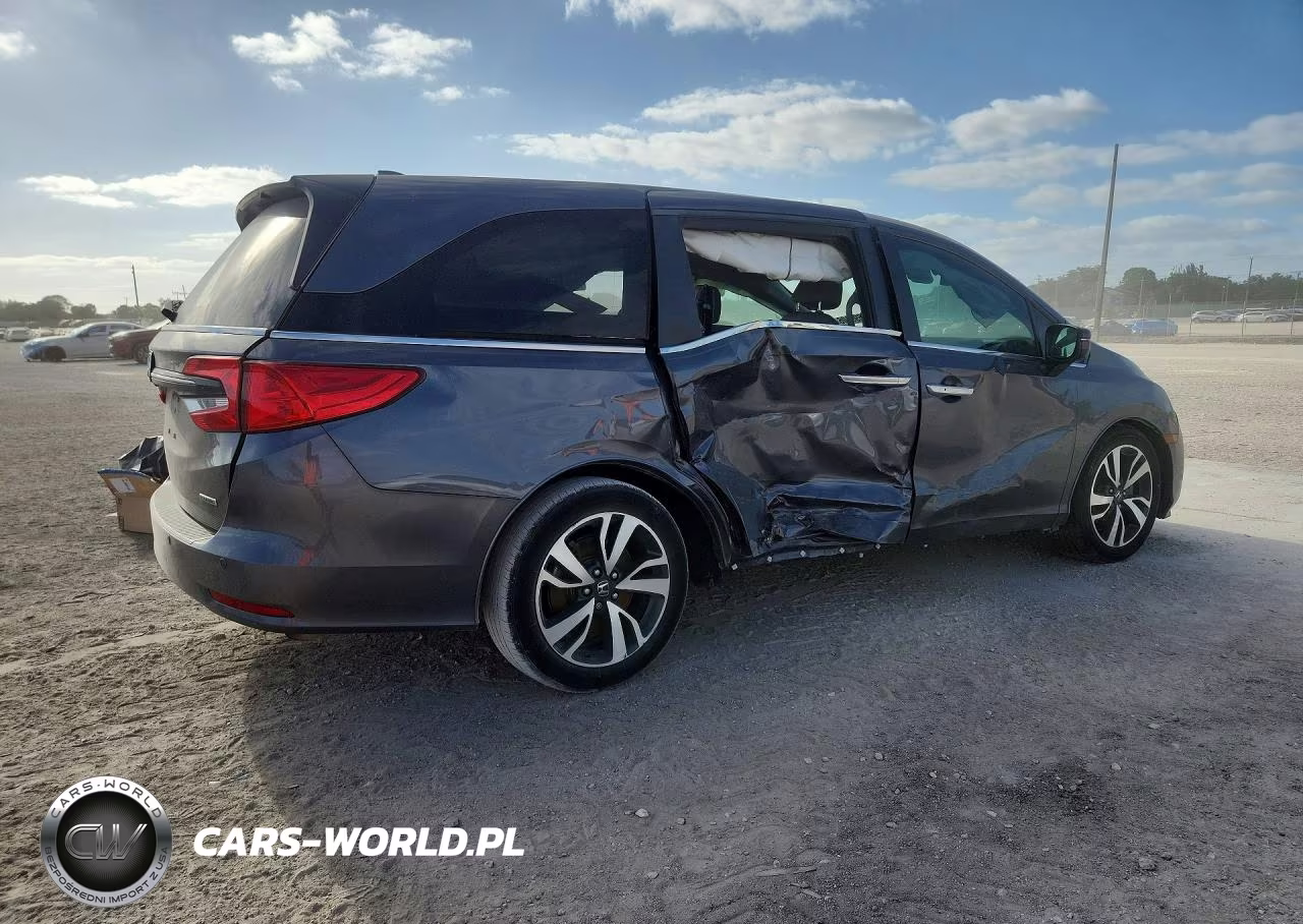 2023 Honda Odyssey Touring VIN:5FNRL6H85PB047449 - 3