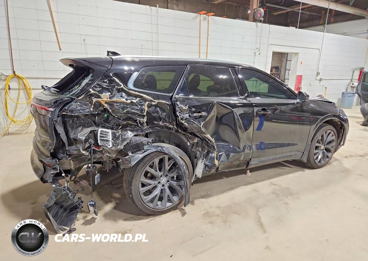 2025 Toyota Crown Signia Limited VIN:JTDACAAJ5S3025678 - 3