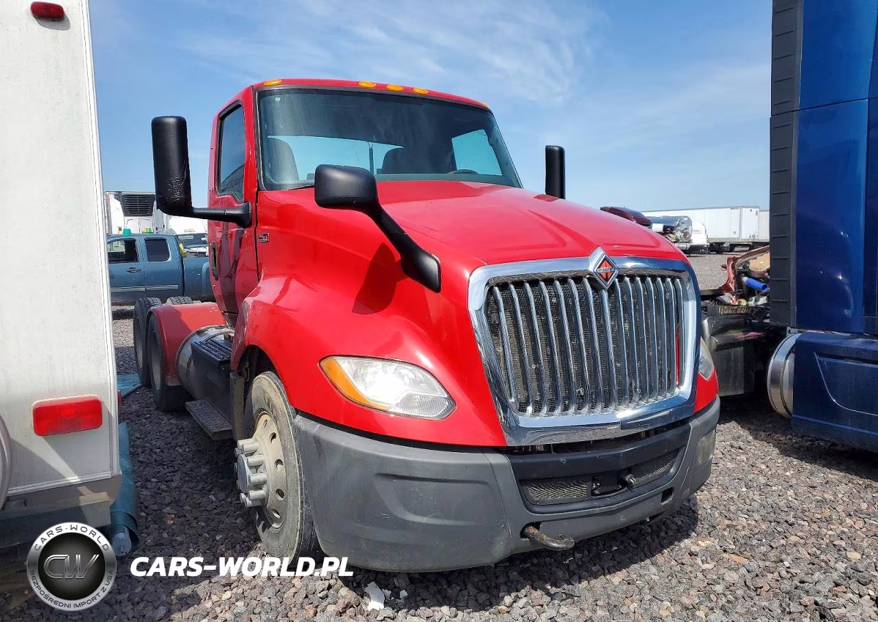 2018 International Lt625