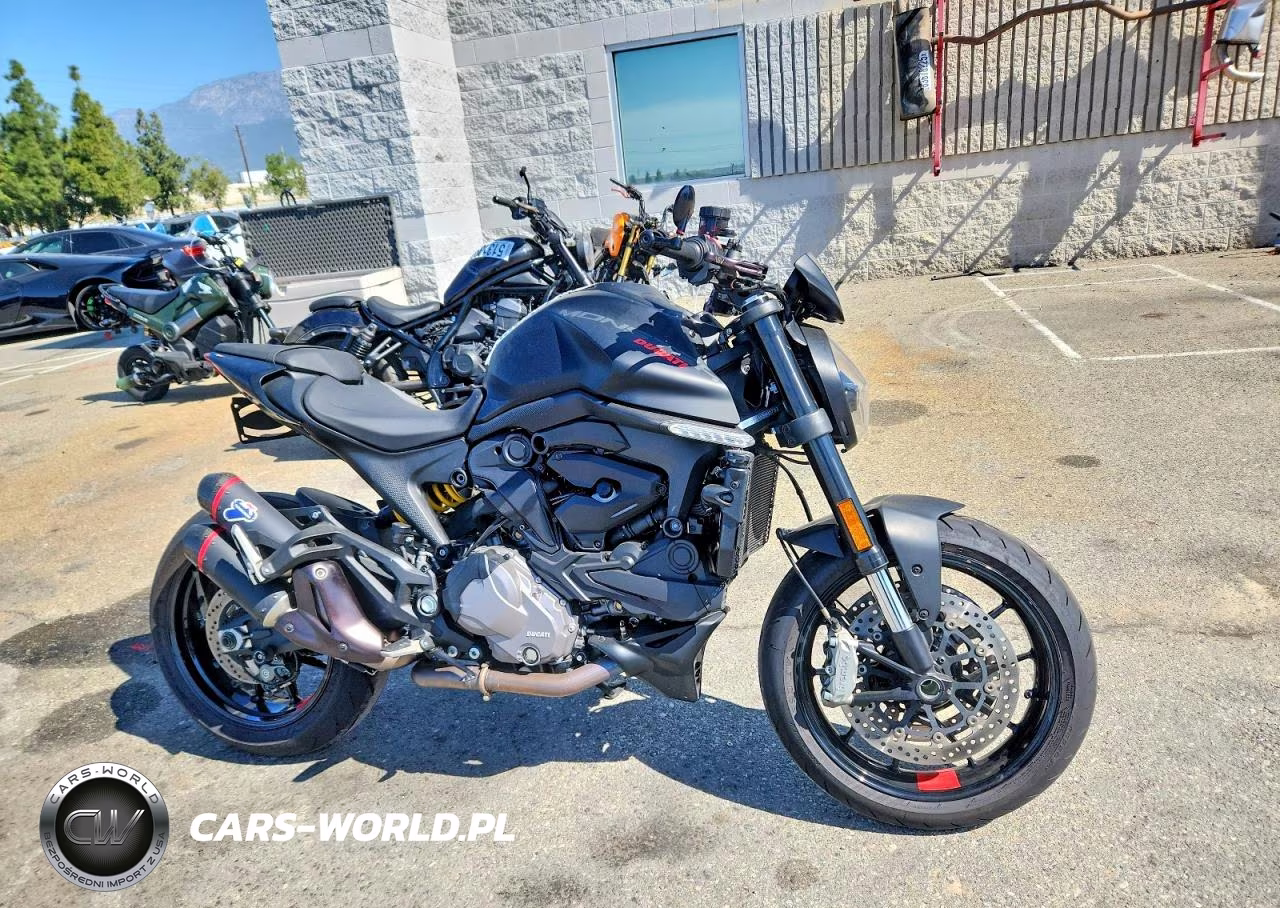 2022 Ducati Monster