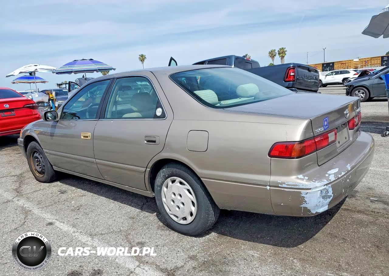 1999 Toyota Camry Le VIN:4T1BG22K9XU864364 - 2