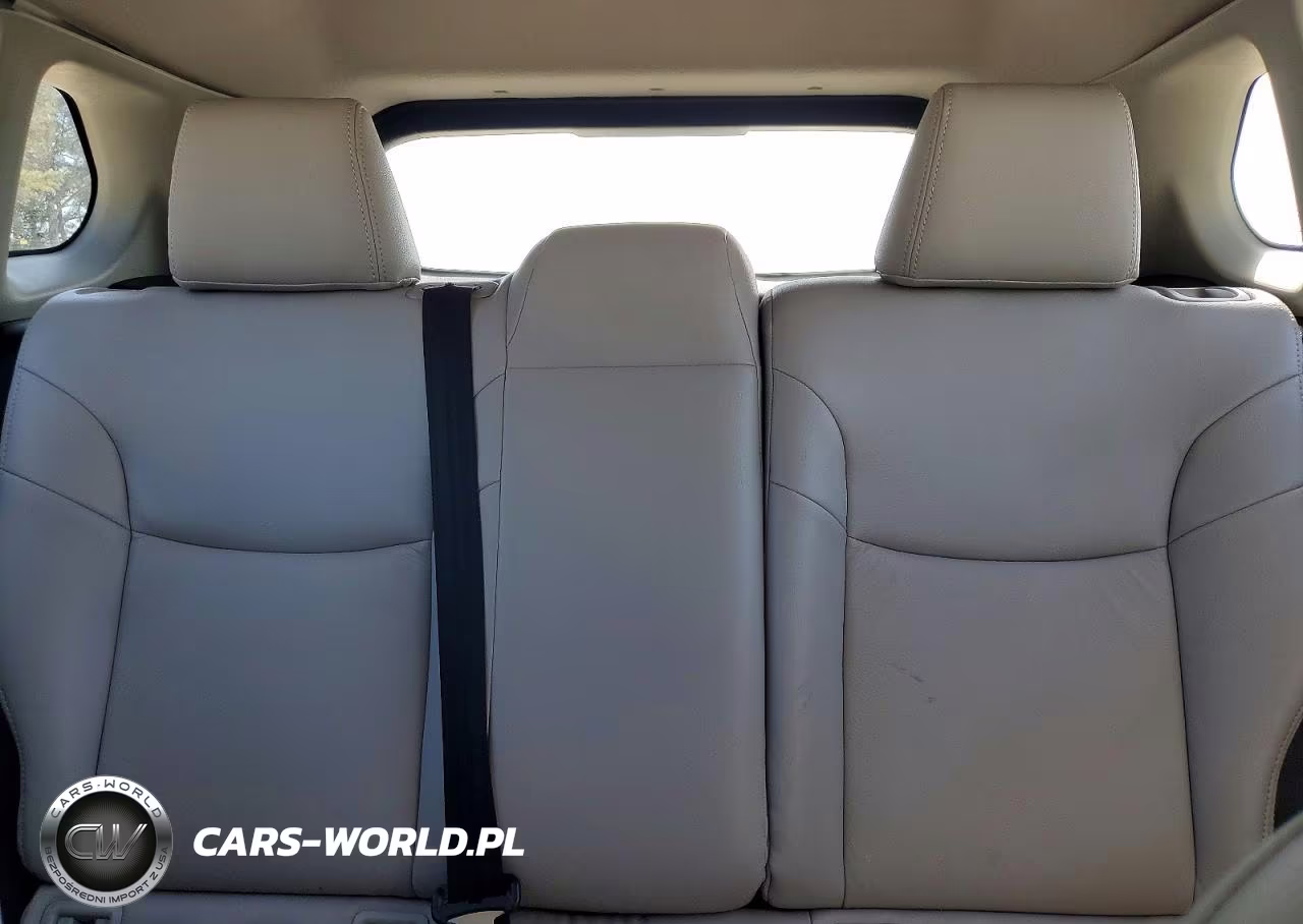 2023 Toyota Corolla Cross L VIN:7MUAAABGXPV055635 - 10