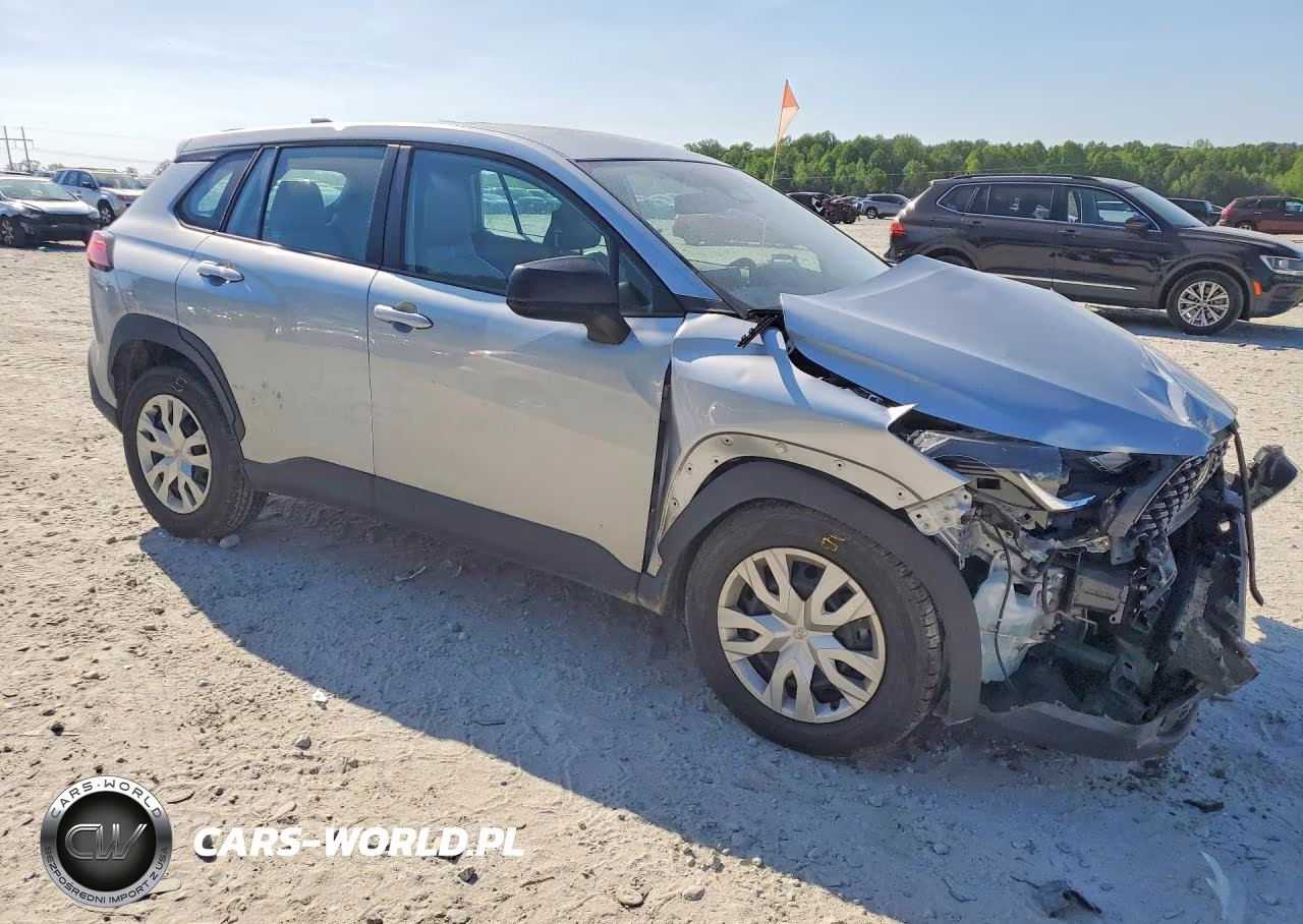 2023 Toyota Corolla Cross L VIN:7MUAAABGXPV055635 - 4