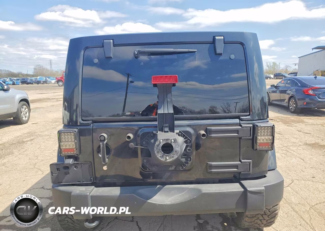2015 Jeep Wrangler Unlimited Rubicon VIN:1C4HJWFG8FL684052 - 6