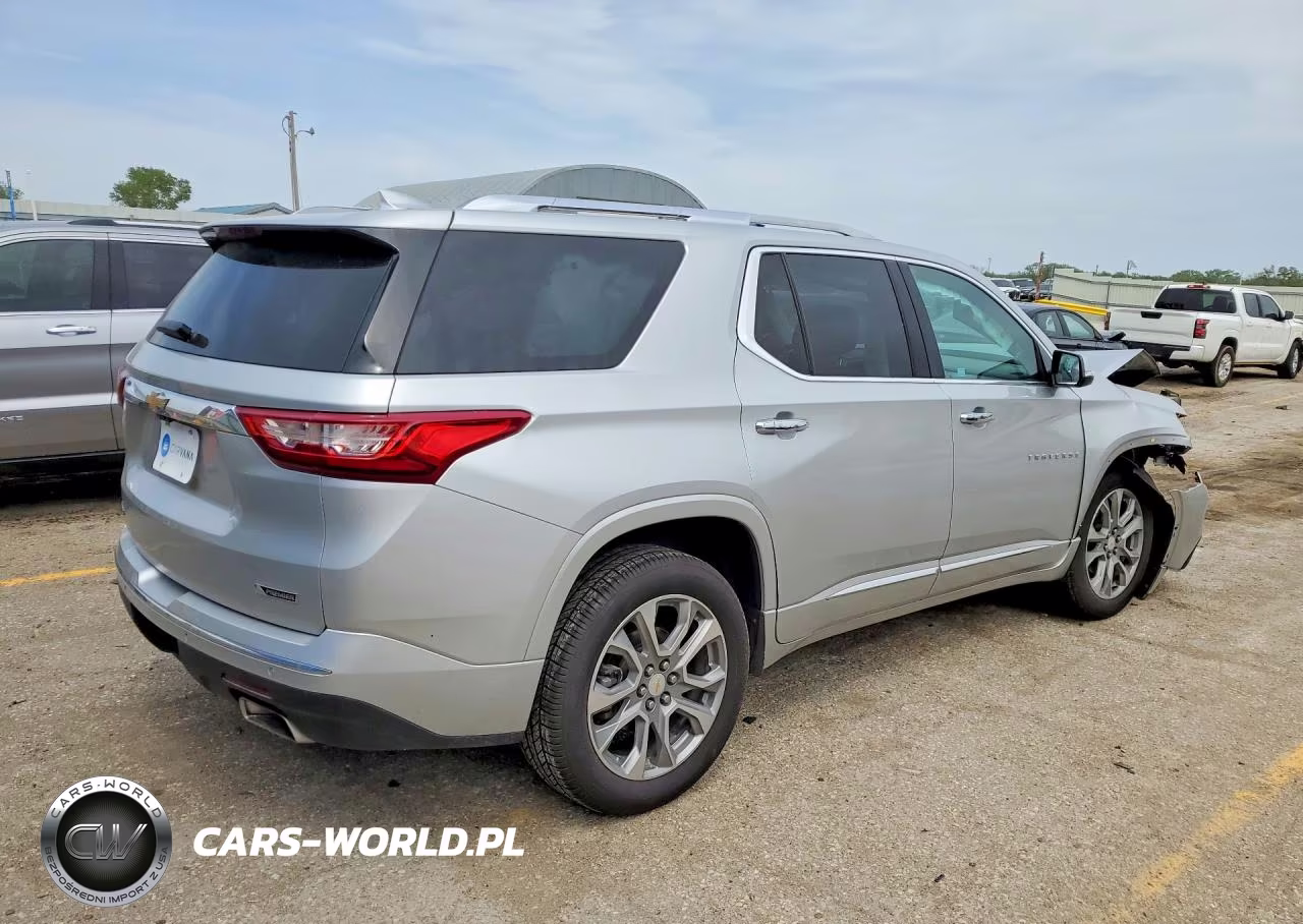 2018 Chevrolet Traverse Premier VIN:1GNERKKW8JJ115389 - 3