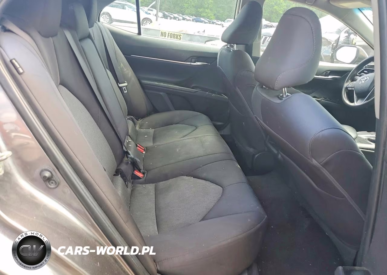 2019 Toyota Camry Le VIN:4T1B11HK4KU800485 - 10