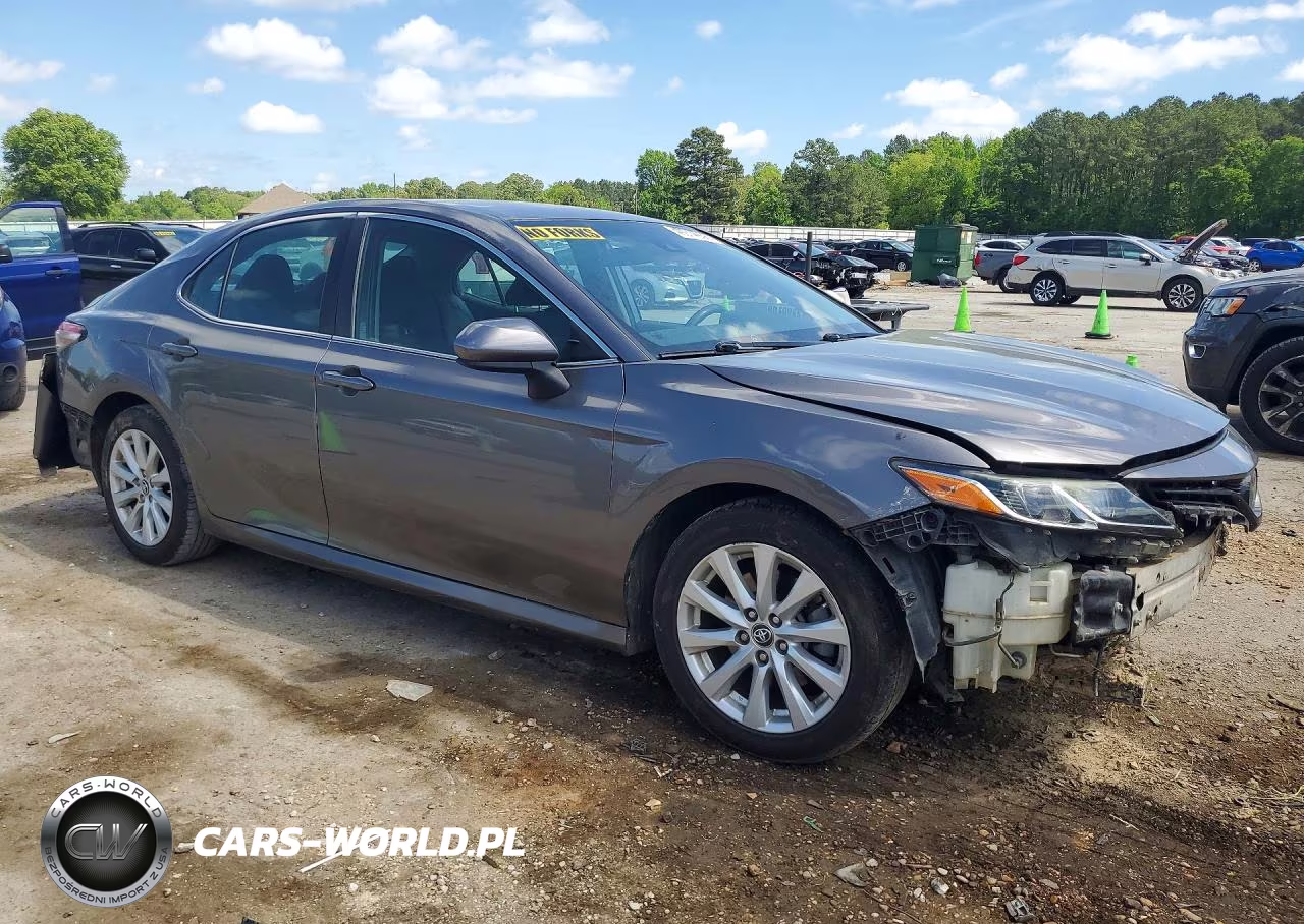 2019 Toyota Camry Le VIN:4T1B11HK4KU800485 - 4