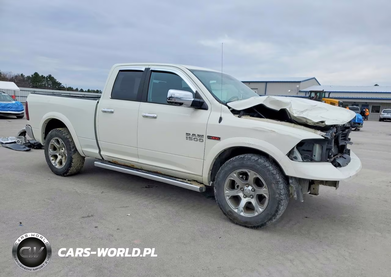 2017 Ram 1500 Laramie VIN:1C6RR7JM1HS584584 - 4