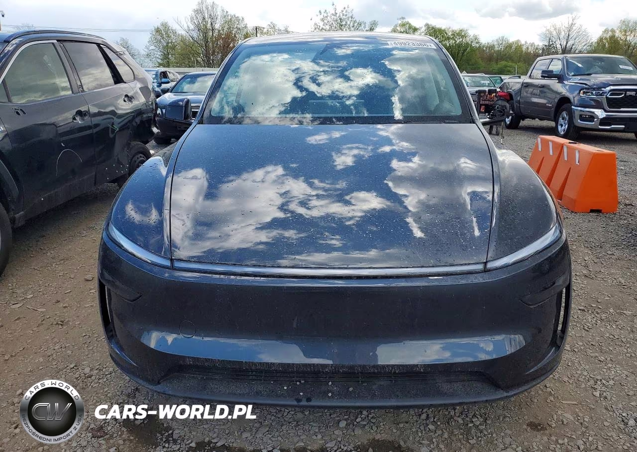 2026 Tesla Model Y VIN:7SAYGDEEXTF447695 - 5
