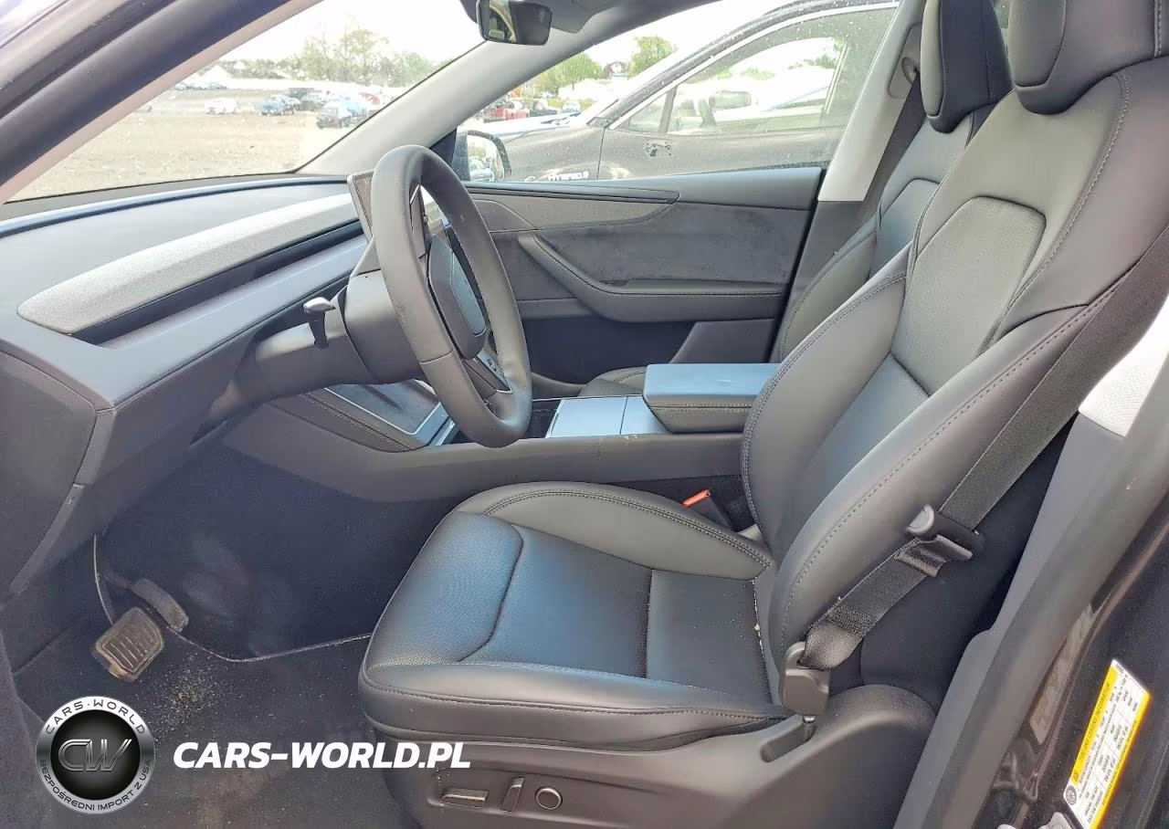 2026 Tesla Model Y VIN:7SAYGDEEXTF447695 - 7