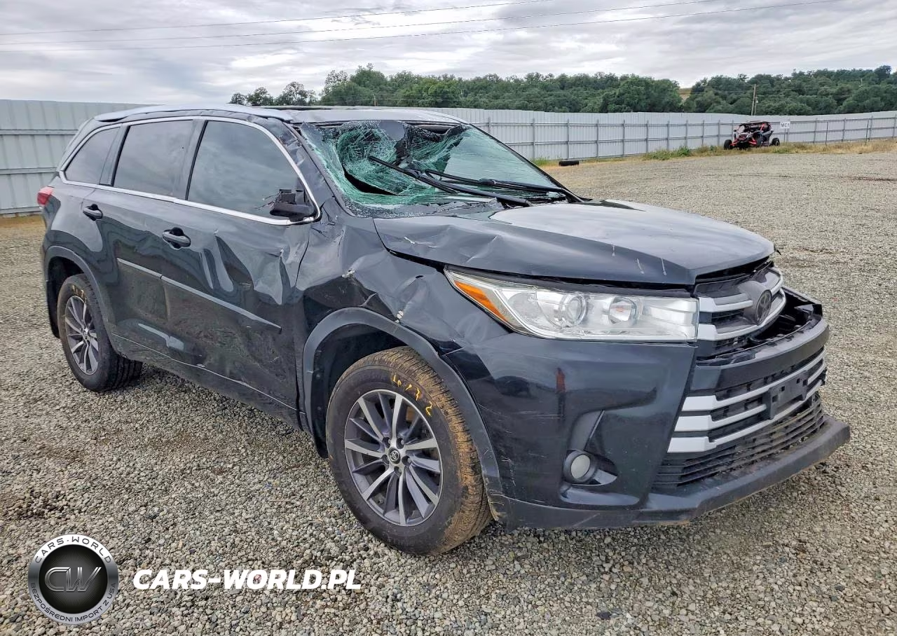 2018 Toyota Highlander Xle VIN:5TDJZRFH0JS820959 - 4