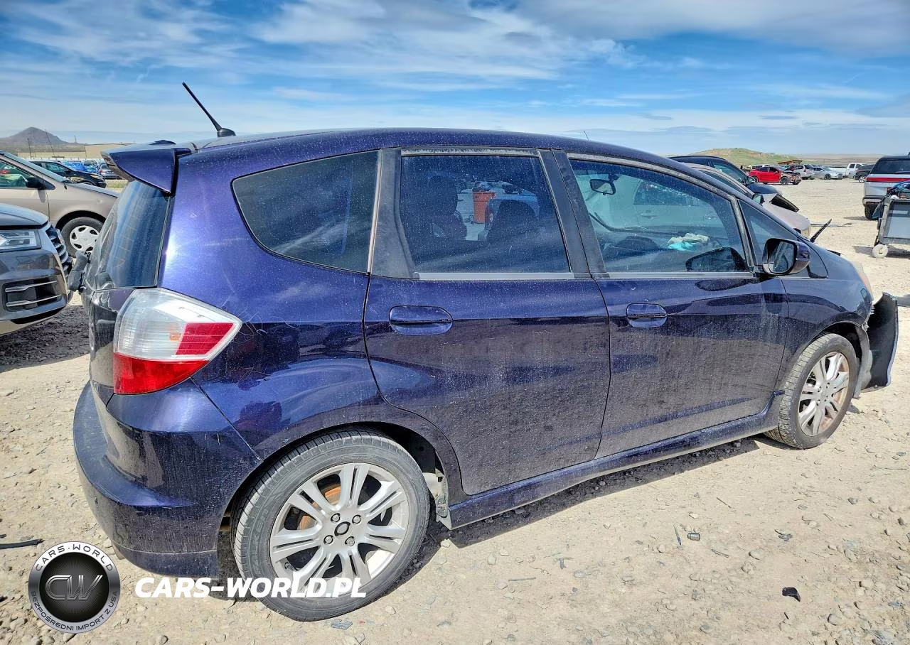 2010 Honda Fit Sport VIN:JHMGE8H40AC031303 - 3