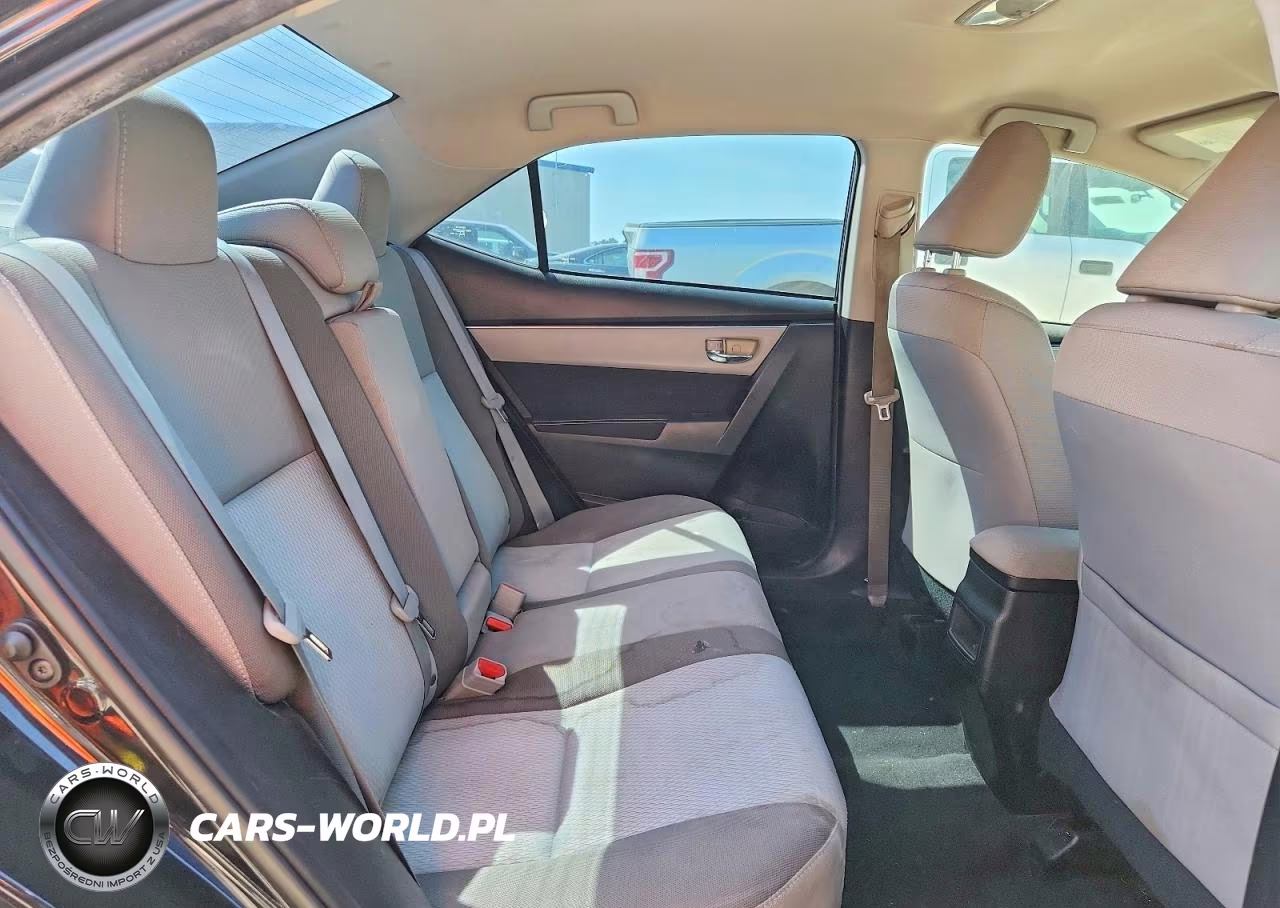 2018 Toyota Corolla Le VIN:5YFBURHE7JP744476 - 10