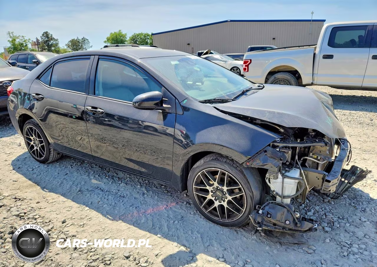 2018 Toyota Corolla Le VIN:5YFBURHE7JP744476 - 4