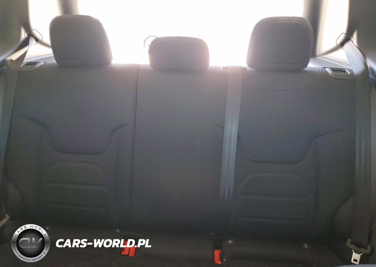 2018 Jeep Renegade Latitude VIN:ZACCJABB7JPH04576 - 10