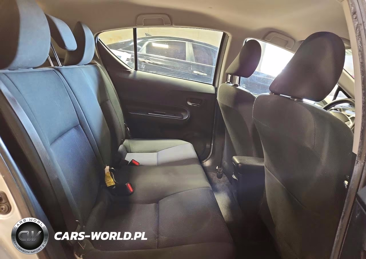 2015 Toyota Prius C Three VIN:JTDKDTB31F1107034 - 10