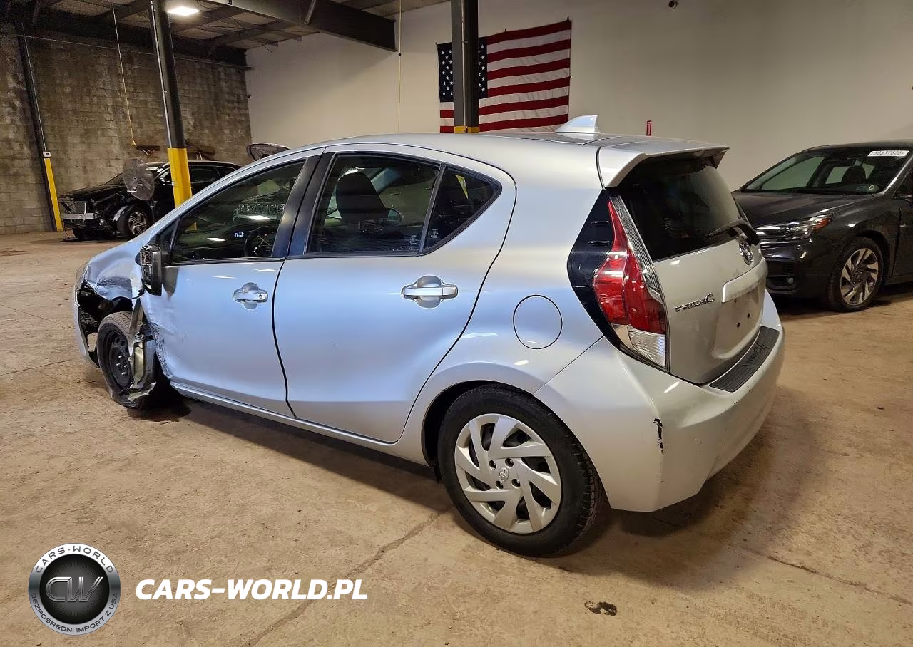 2015 Toyota Prius C Three VIN:JTDKDTB31F1107034 - 2