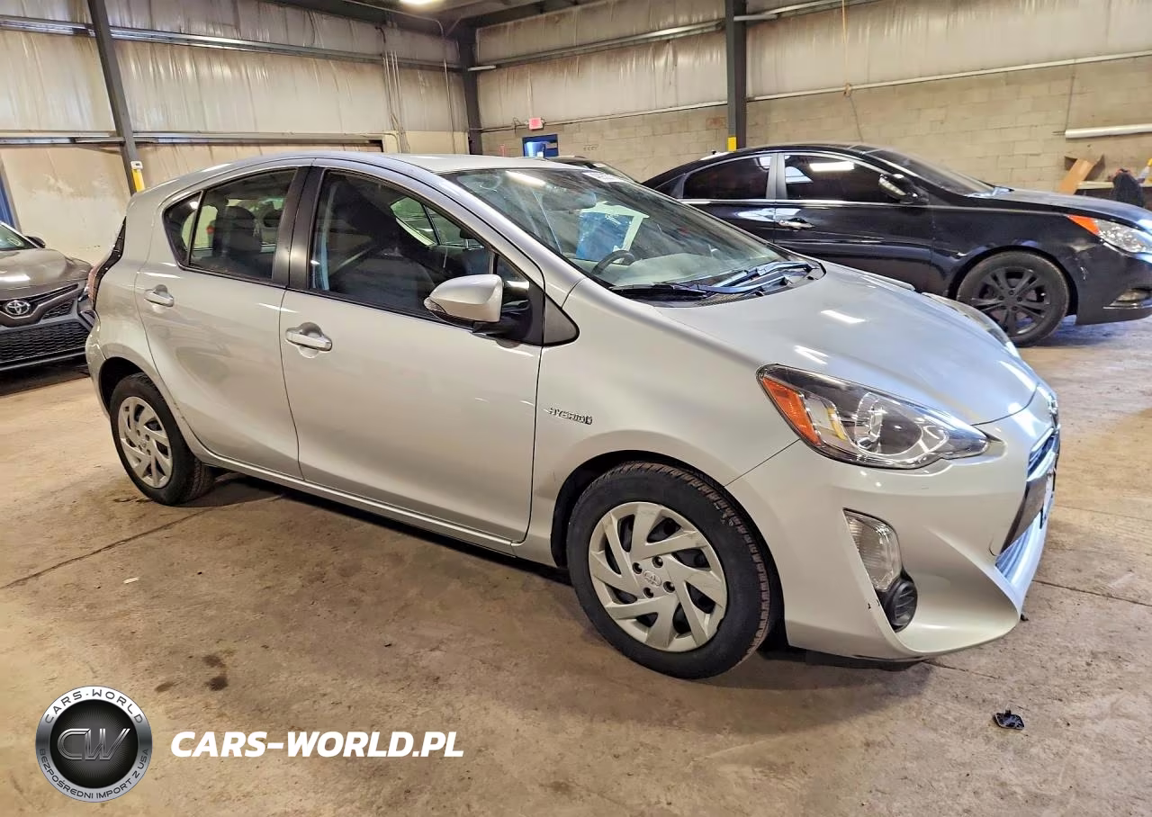 2015 Toyota Prius C Three VIN:JTDKDTB31F1107034 - 4