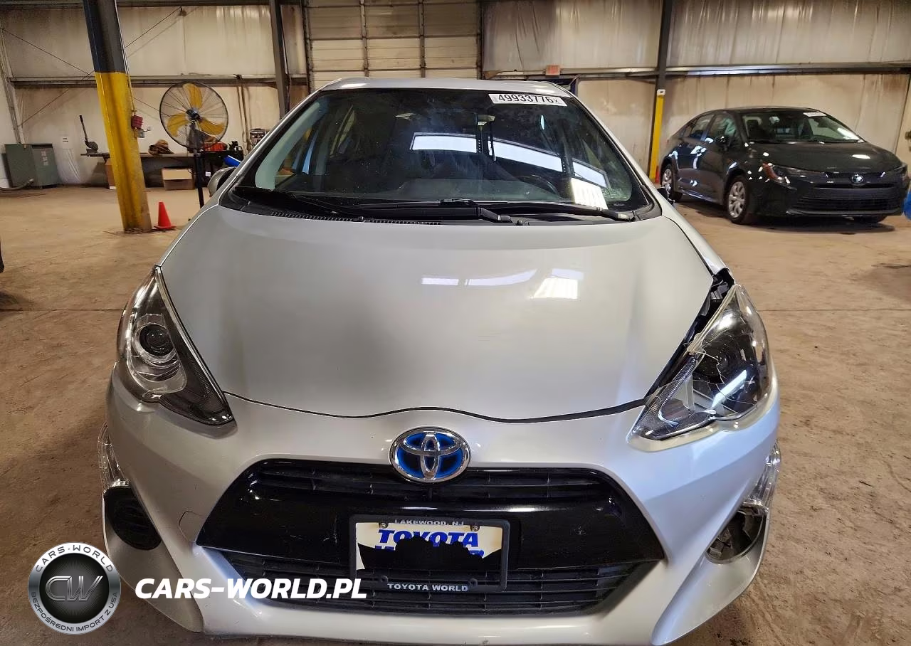 2015 Toyota Prius C Three VIN:JTDKDTB31F1107034 - 5